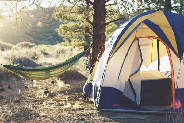 Comment organiser un camping pour une expédition de randonnée dans les montagnes des Pyrénées?